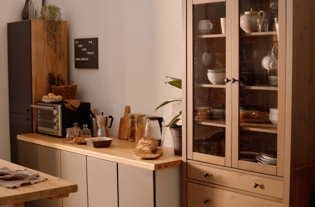Le guide du home organiser pour ranger efficacement un placard de cuisine