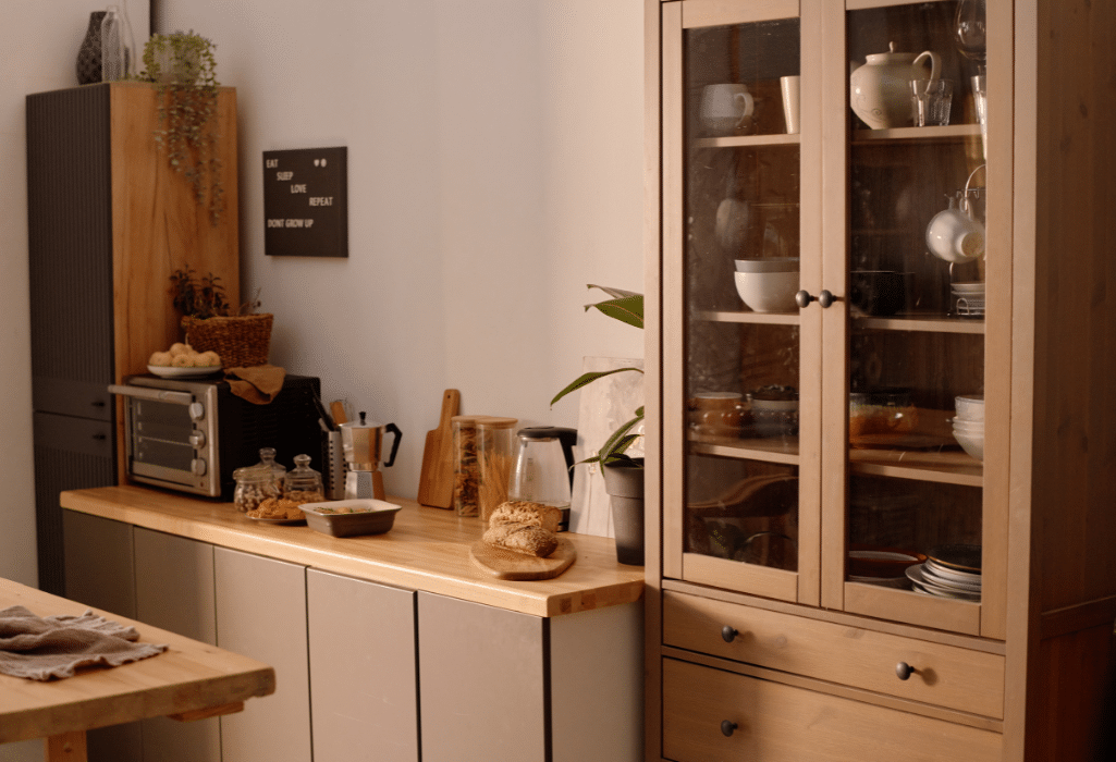 Le guide du home organiser pour ranger efficacement un placard de cuisine