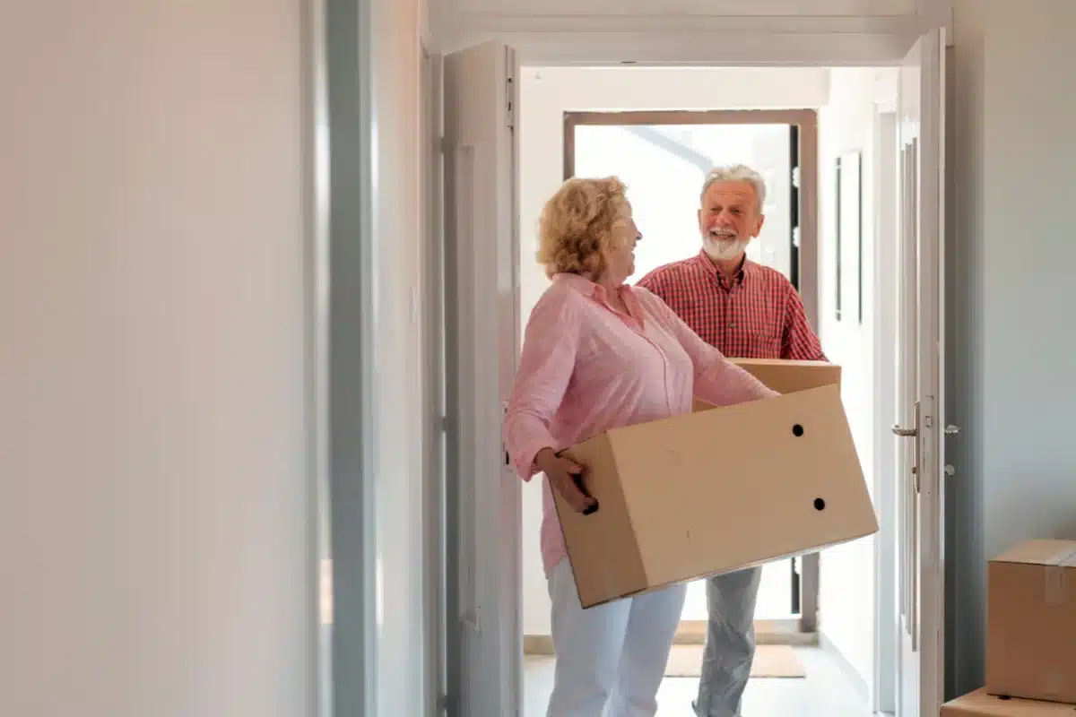 Seniors : comment organiser sereinement le passage vers un logement plus petit avec un home organiser ?